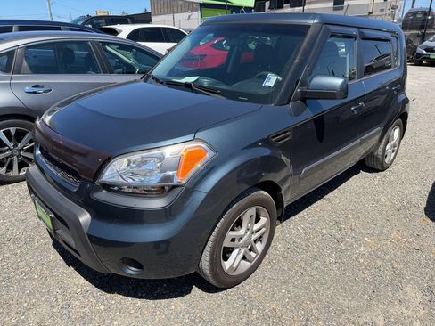 Used 2011 Kia Soul + w/ Audio Pkg FWD image 1