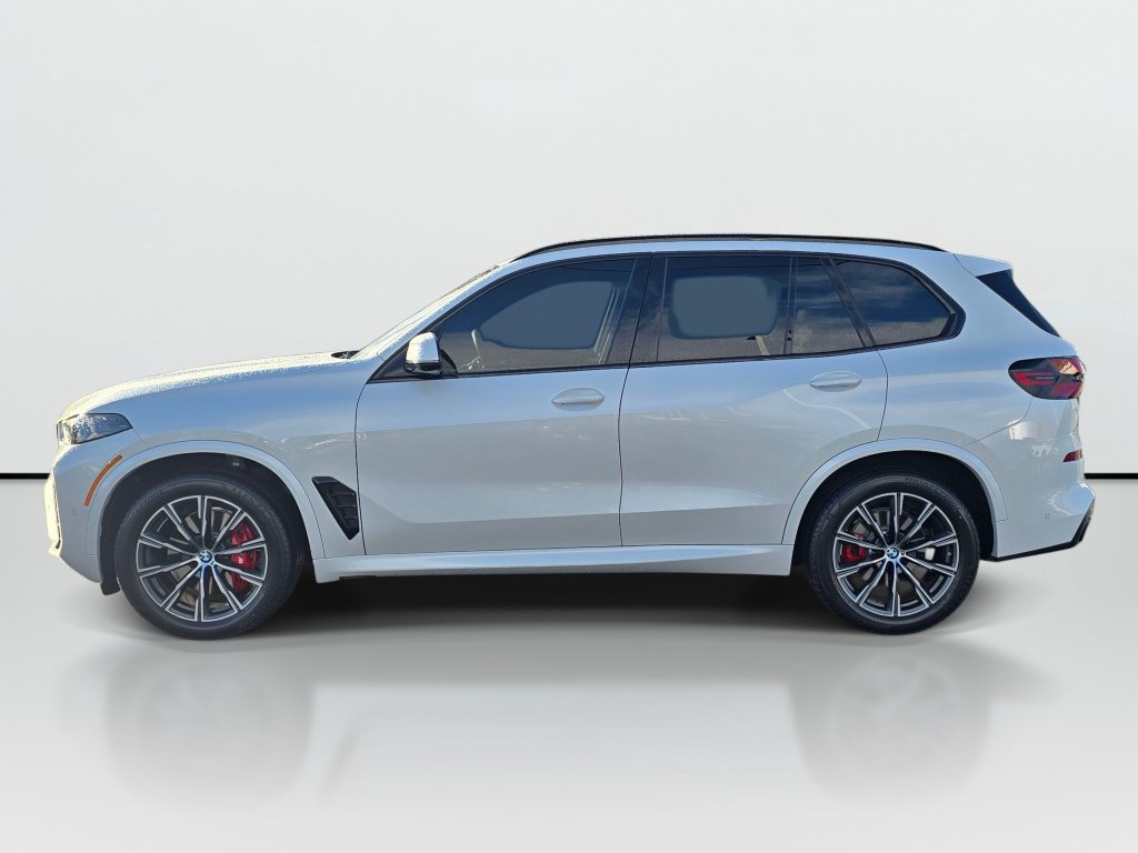 Used 2026 BMW X5 xDrive40i w/ M Sport Package AWD/4WD image 2