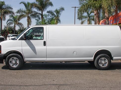 Used 2017 Chevrolet Express 2500 Extended image 5