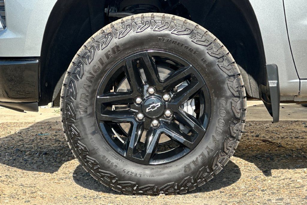 Used 2025 Chevrolet Silverado 1500 Custom Trail Boss AWD/4WD image 25