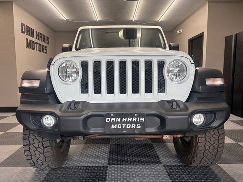 Used 2018 Jeep Wrangler Unlimited Sport S AWD/4WD image 3