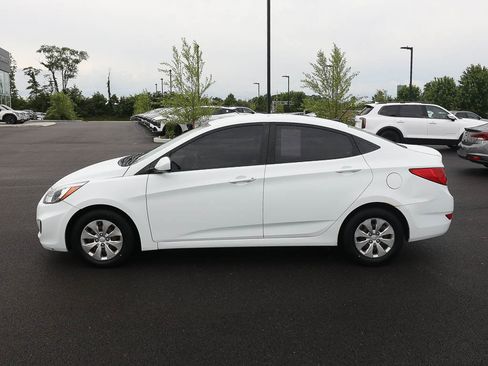 Used 2015 Hyundai Accent GLS FWD image 2
