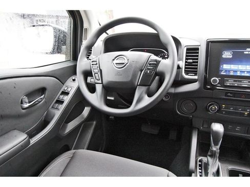 Used 2024 Nissan Frontier SV w/ Technology Package RWD image 8