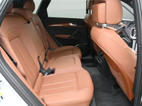 Used 2023 Audi Q5 2.0T Premium w/ Convenience Package image 18