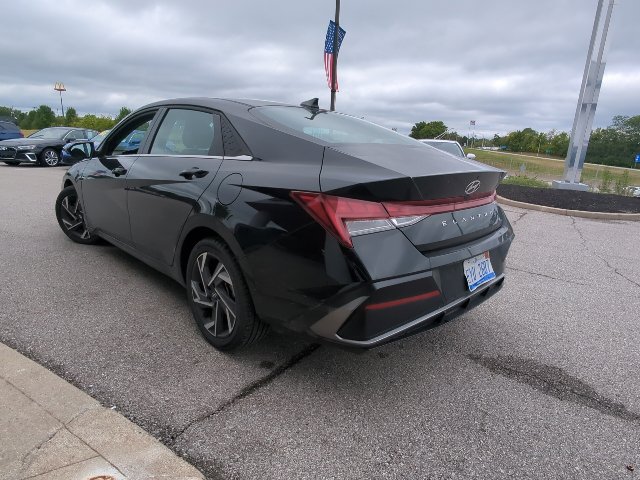 Used 2025 Hyundai Elantra SEL FWD image 28