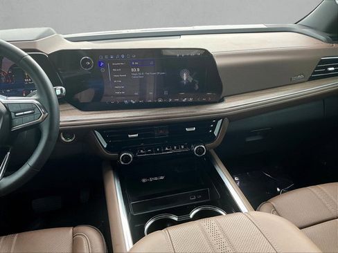 Used 2025 Chevrolet Tahoe High Country image 8