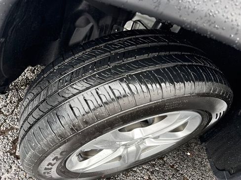 Used 2024 Jeep Compass Latitude image 18