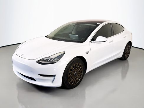 Used 2019 Tesla Model 3 Mid Range RWD image 4