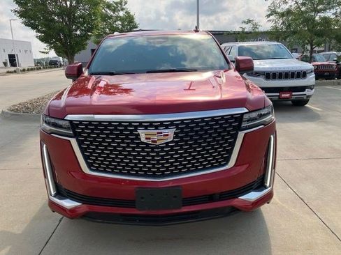 Used 2021 Cadillac Escalade Premium Luxury w/ LPO, Illumination Package AWD/4WD image 2