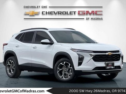 New 2026 Chevrolet Trax LT w/ Driver Confidence Package FWD image 1