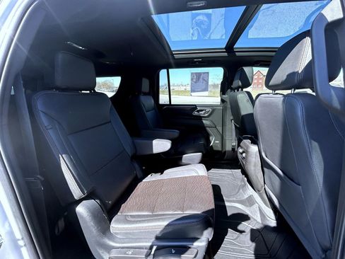 Used 2023 Chevrolet Suburban High Country w/ LPO, Illumination Package AWD/4WD image 19