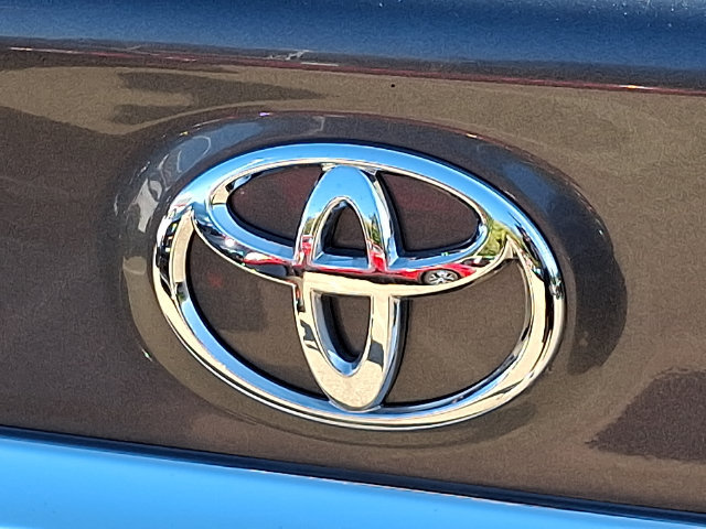 Used 2012 Toyota Corolla LE FWD image 28