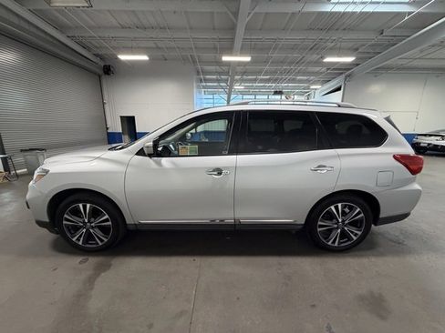 Used 2020 Nissan Pathfinder Platinum image 6