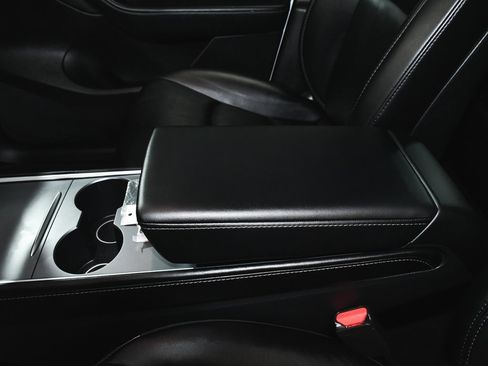 Used 2022 Tesla Model Y Long Range image 41