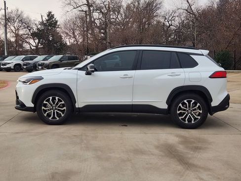 Used 2025 Toyota Corolla Cross SE image 4