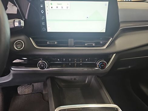 Used 2025 Chevrolet Equinox LT FWD image 22