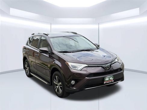 Used 2018 Toyota RAV4 XLE AWD/4WD image 3