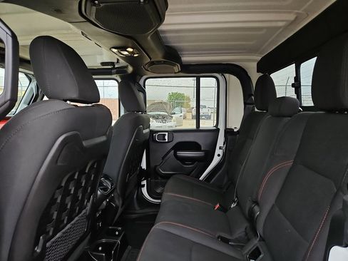 Used 2020 Jeep Gladiator Rubicon w/ Safety Group AWD/4WD image 19