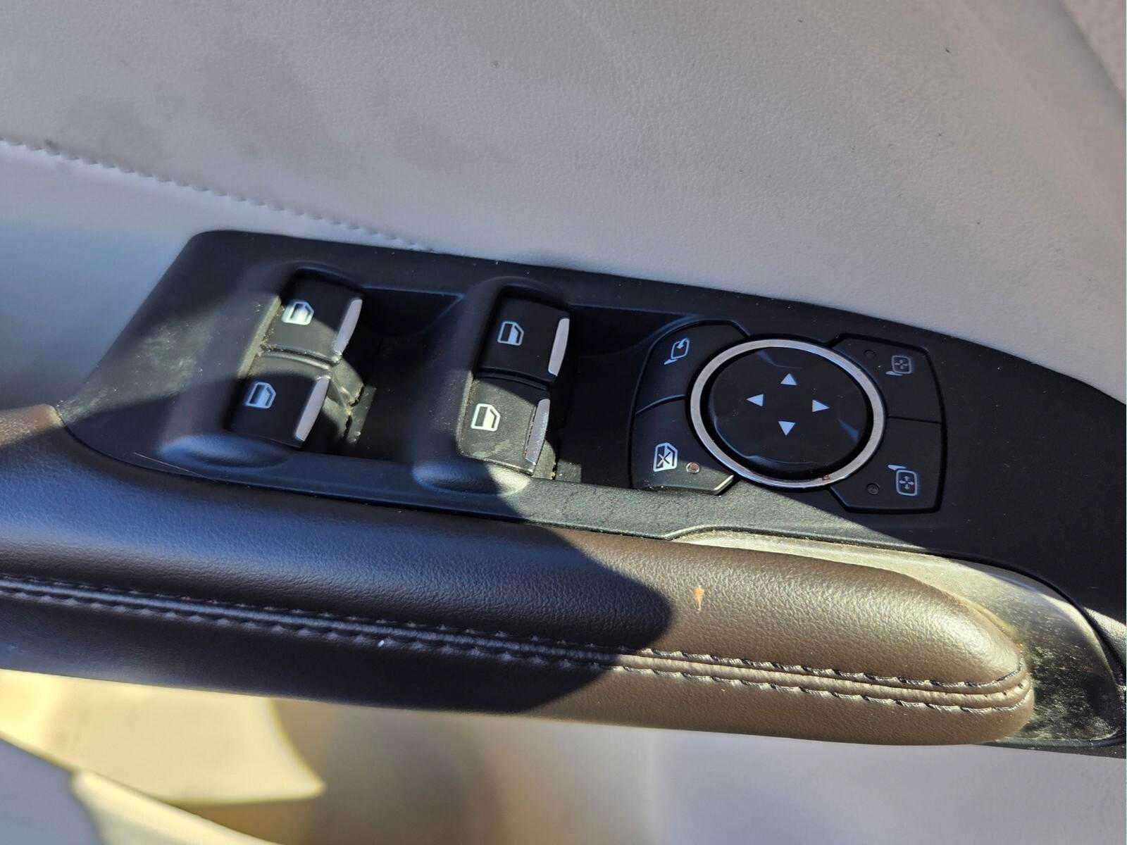 Used 2015 Lincoln MKC FWD w/ Equipment Group 101A Select image 34
