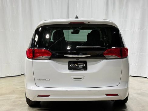 Used 2024 Chrysler Voyager LX image 5
