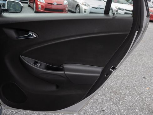 Used 2018 Chevrolet Volt Premier image 32