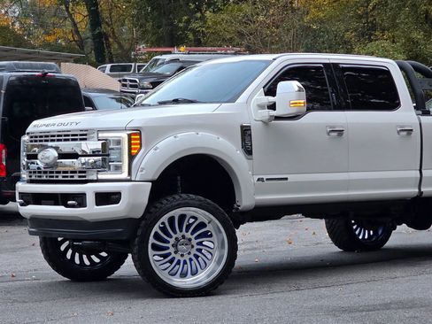 Used 2017 Ford F250 Lariat w/ Lariat Ultimate Package AWD/4WD image 2