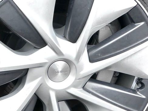 Used 2023 Tesla Model Y Long Range image 11