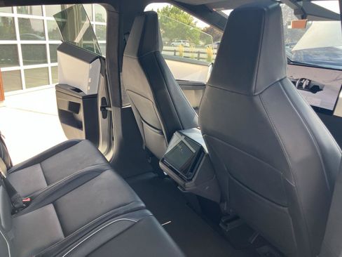 Used 2024 Tesla Cybertruck AWD Crew Cab image 20
