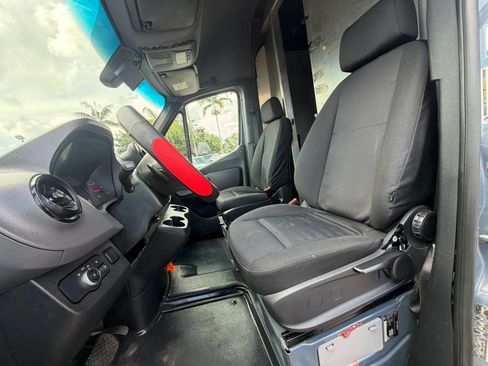 Used 2019 Mercedes-Benz Sprinter 170 image 14