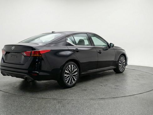 Used 2025 Nissan Altima 2.5 SV image 9