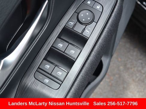 Used 2025 Nissan Kicks SV image 21