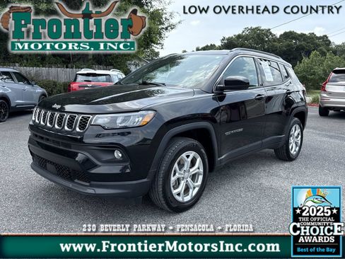 Used 2024 Jeep Compass Latitude AWD/4WD image 1