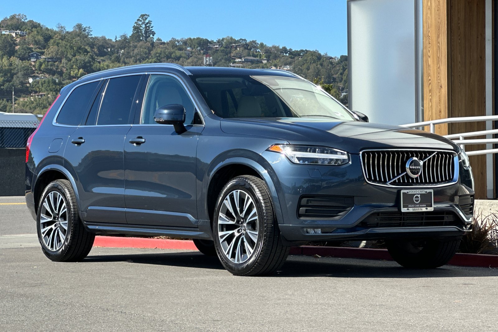 Used 2020 Volvo XC90 T5 Momentum w/ Protection Package Premier AWD/4WD image 9