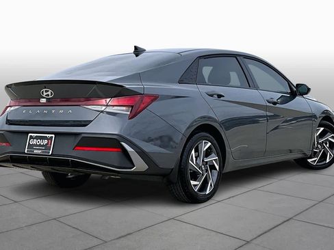 Certified 2025 Hyundai Elantra Sport image 12