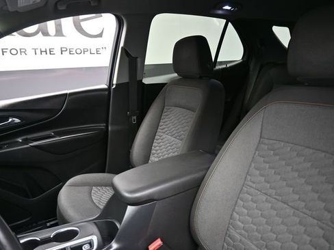 Used 2020 Chevrolet Equinox LT image 16