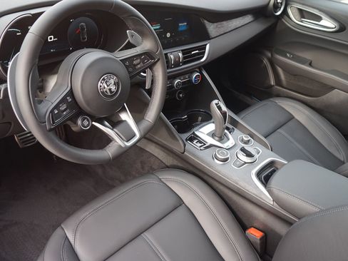 New 2024 Alfa Romeo Giulia Sprint image 12