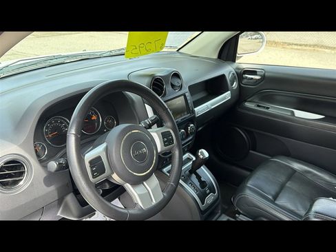 Used 2016 Jeep Compass High Altitude image 9