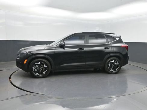 Used 2025 Kia Seltos EX image 2