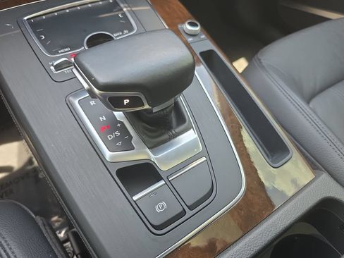 Used 2020 Audi Q5 Premium w/ Premium Plus Package AWD/4WD image 22