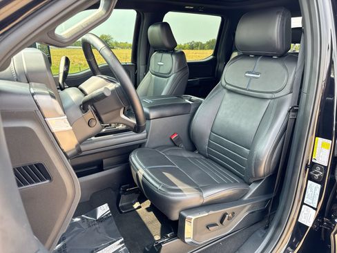 Used 2025 Ford F350 Platinum AWD/4WD image 11