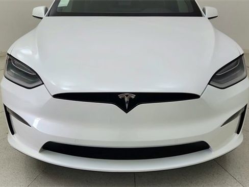 Used 2022 Tesla Model X Plaid image 8
