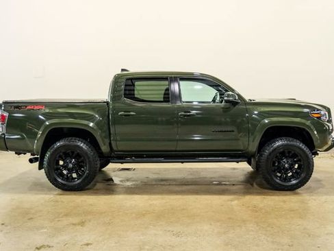 Used 2022 Toyota Tacoma TRD Sport w/ TRD Premium Sport Package AWD/4WD image 26