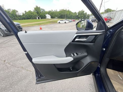 Used 2025 Mitsubishi Outlander SE AWD/4WD image 13