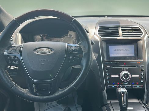 Used 2018 Ford Explorer Platinum AWD/4WD image 15