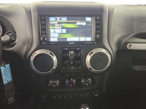 Used 2016 Jeep Wrangler Unlimited Rubicon w/ Connectivity Group AWD/4WD image 13