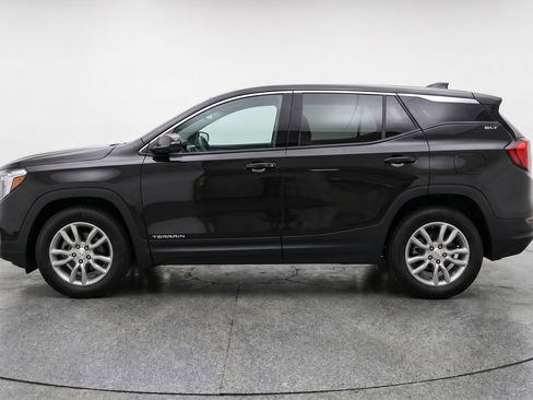 Used 2024 GMC Terrain SLT AWD/4WD image 5