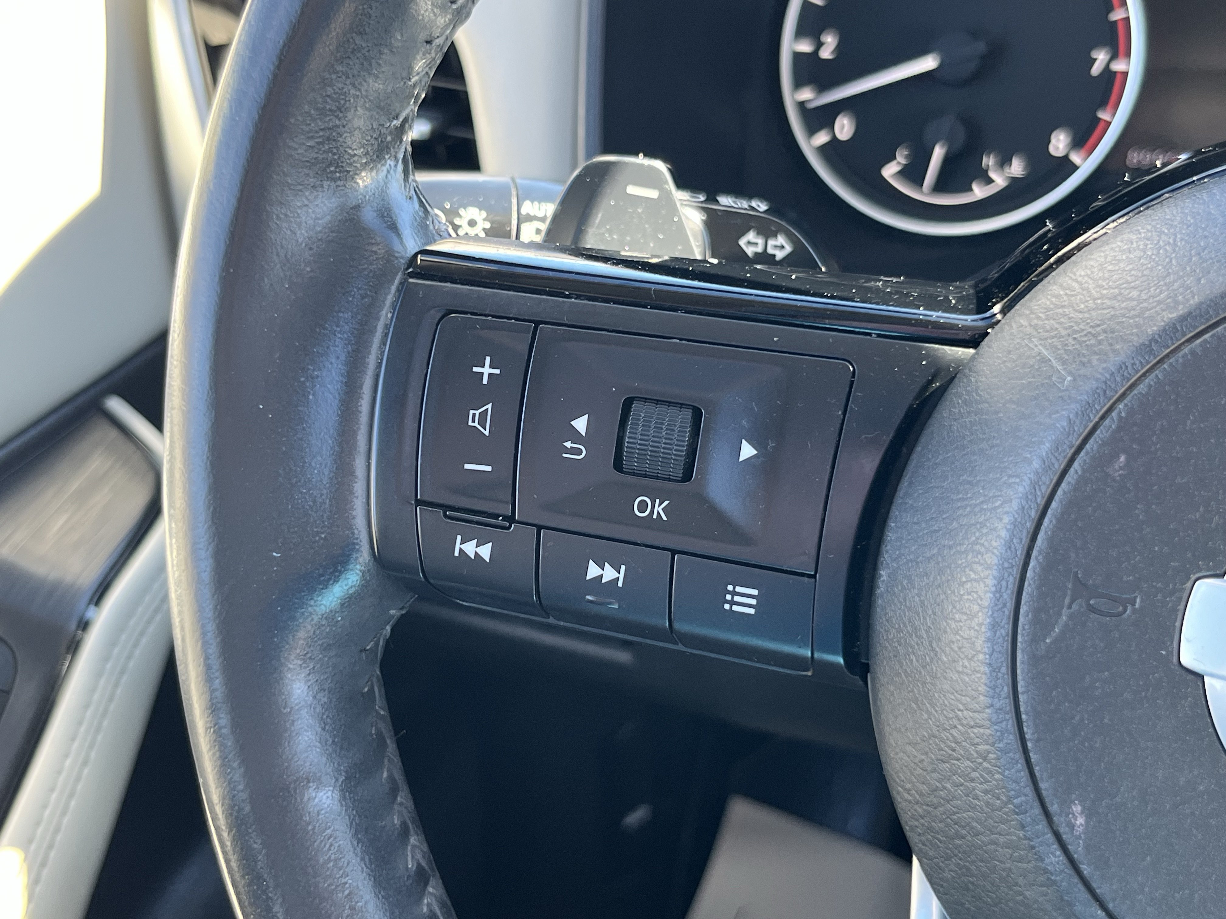 Used 2021 Nissan Rogue SV w/ Premium Package AWD/4WD image 25