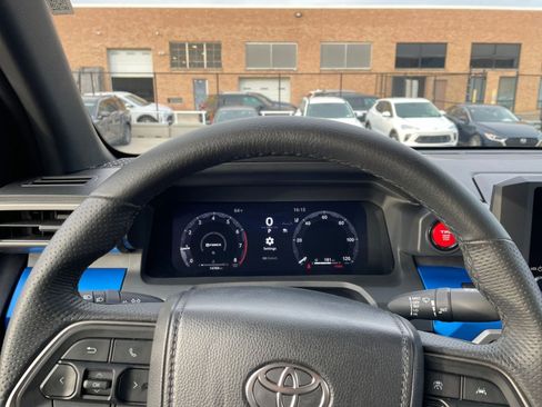 Used 2025 Toyota Tacoma TRD Off-Road image 33