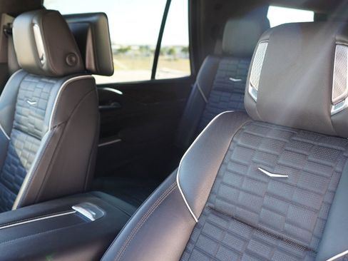 Used 2023 Cadillac Escalade Premium Luxury Platinum image 10