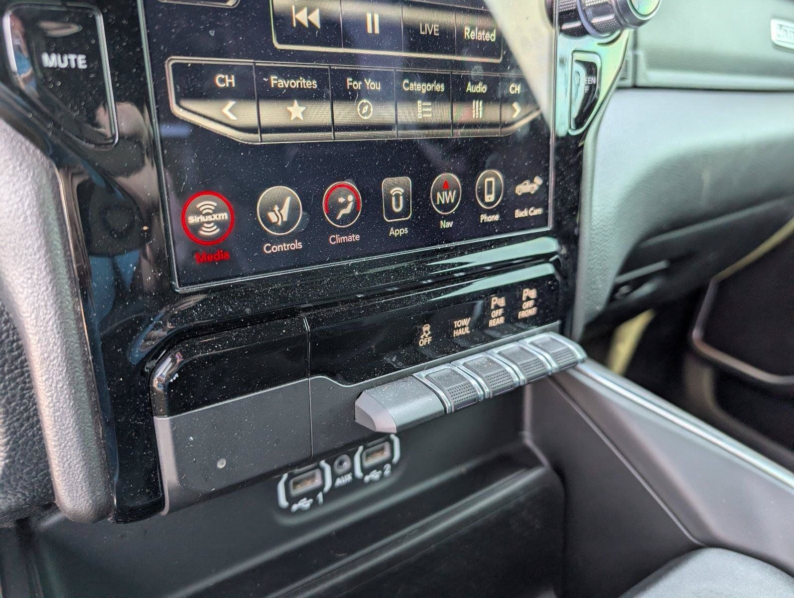 Used 2020 RAM 1500 Laramie w/ Sport Appearance Package AWD/4WD image 21